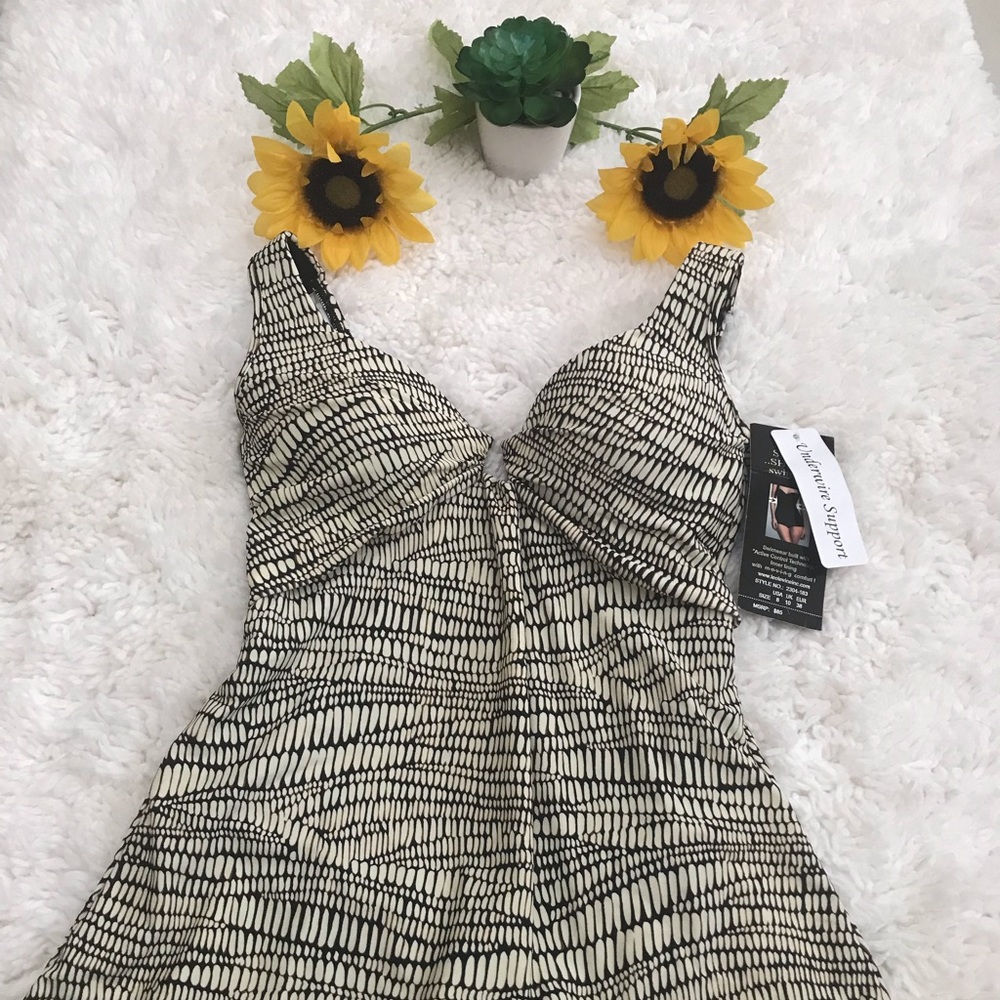 🏖👙Shore Shapes Swimwear. Size 8. NWT